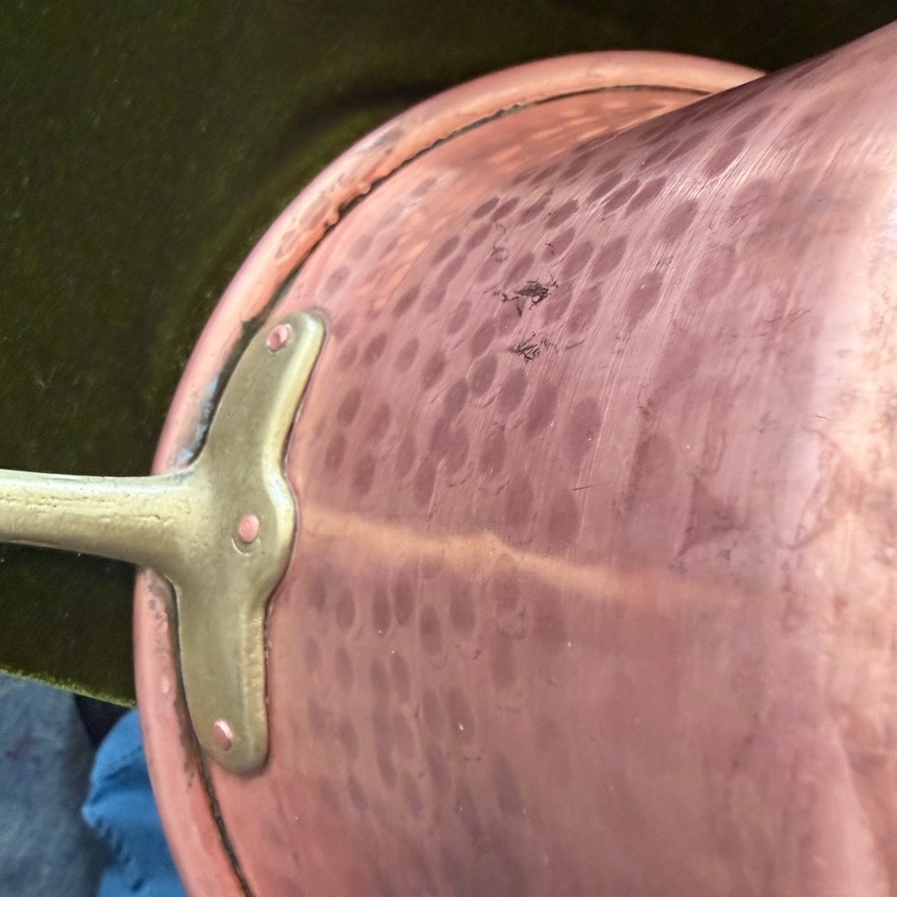 Hammered Copper Saucepan with Brass Handle - antique Italian - Picture 11 of 12
